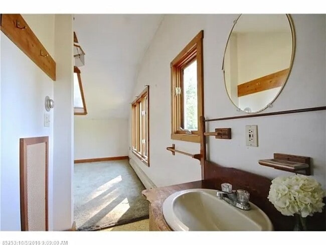 Building Photo - 40 Claman Dr