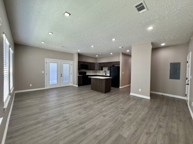 Building Photo - 305 N 13th St