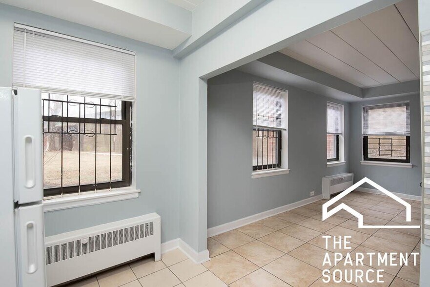 Building Photo - 1360 W Touhy Ave