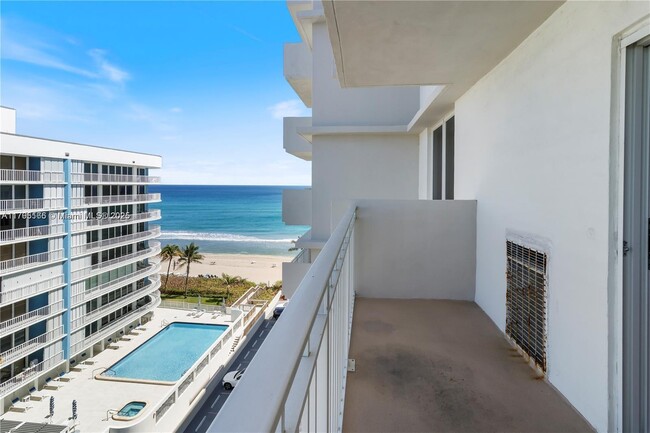 Building Photo - 3215 S Ocean Blvd