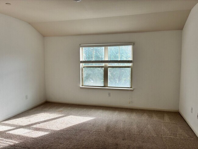 Building Photo - Bright 3BR 3BA Home w/ Community Pool & Dog Park • Fenced Backyard • Attached Garage in Round Rock