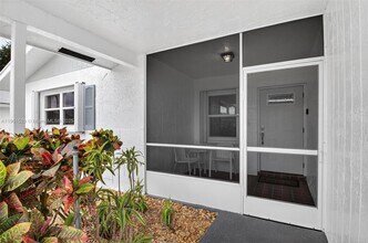 Building Photo - 3810 Rowena Cir