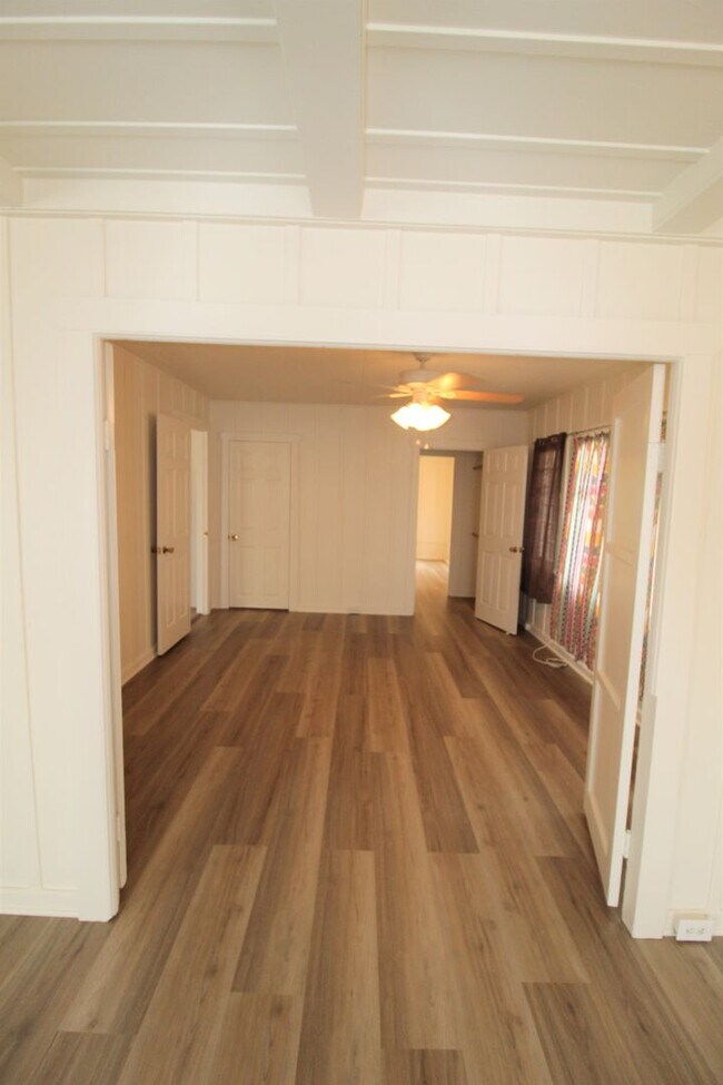 Building Photo - Downtown Ventura Bungalow with Beautiful Y...