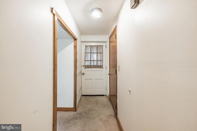 Building Photo - 800-2-802 E Cathedral Rd