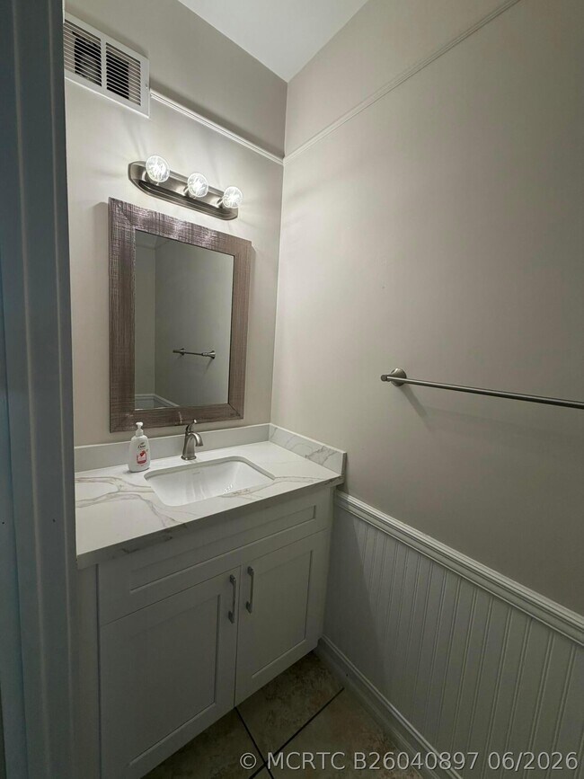 Building Photo - 4310 Vineyard Cir