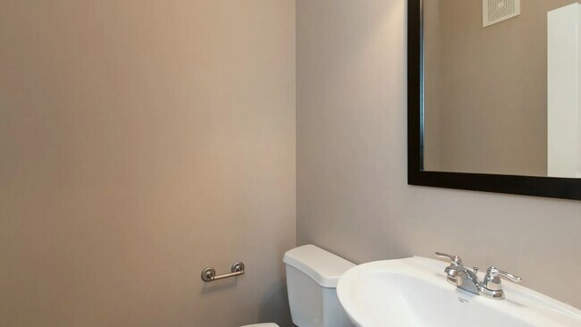 Building Photo - 470 Cambria Dr