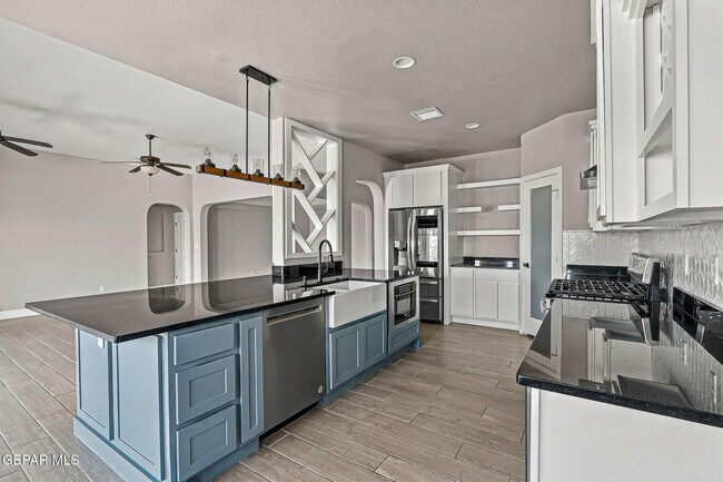 Building Photo - 14420 Navajo Point Dr