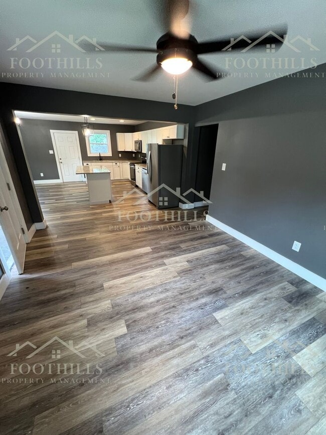 Building Photo - 4-Bedroom House off N Main St