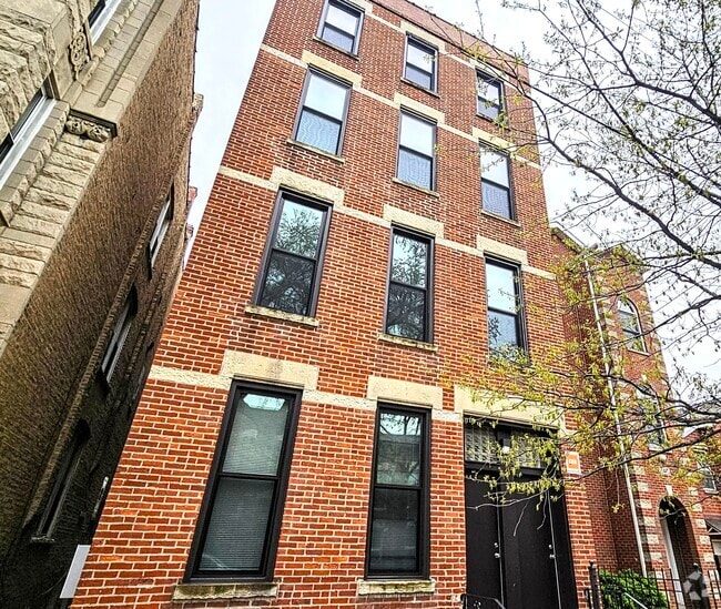 Building Photo - 1415 W Erie St