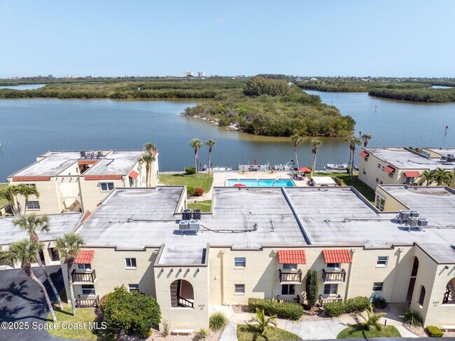 Building Photo - 1605 Minutemen Causeway