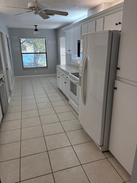 Building Photo - 2235 W Springlake Dr