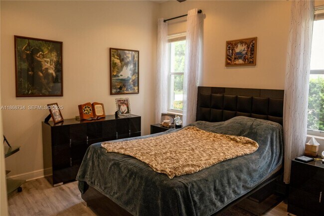 Building Photo - 9350 Via Classico W