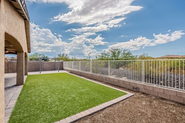Building Photo - Modern 4 Bed Tucson Rental with Spacious K...