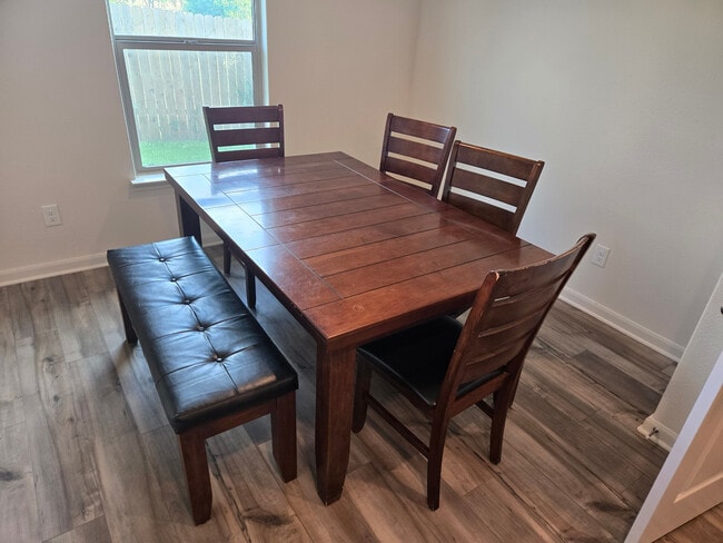 Building Photo - Room in House on Musselshell Dr