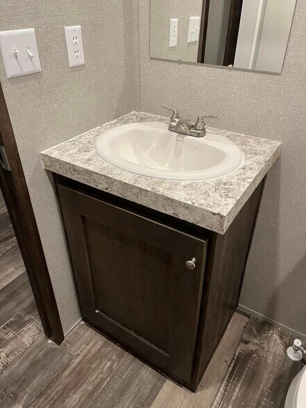 Building Photo - 117 Betty St