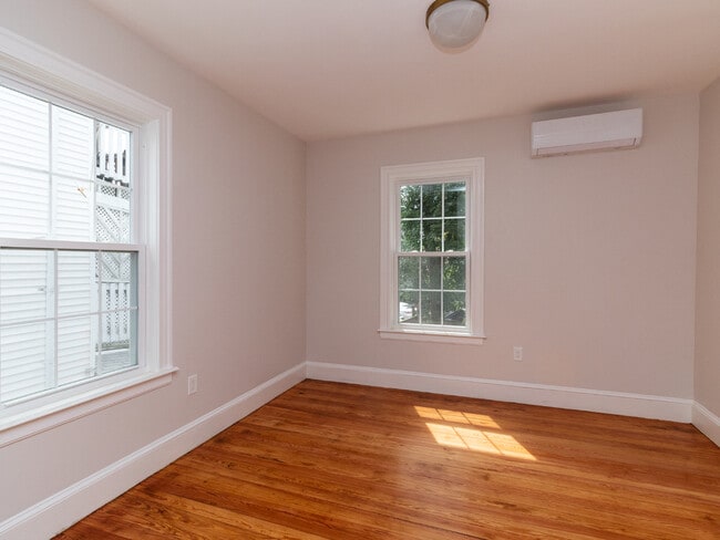 Building Photo - 511 Geneva Ave