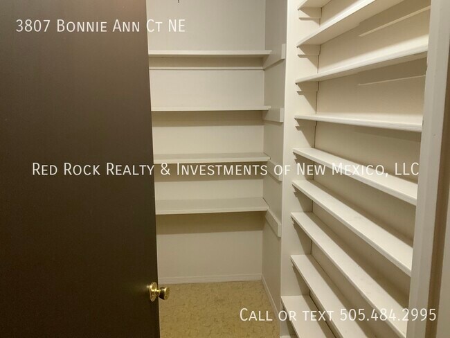 Building Photo - 3807 Bonnie Ann Ct NE