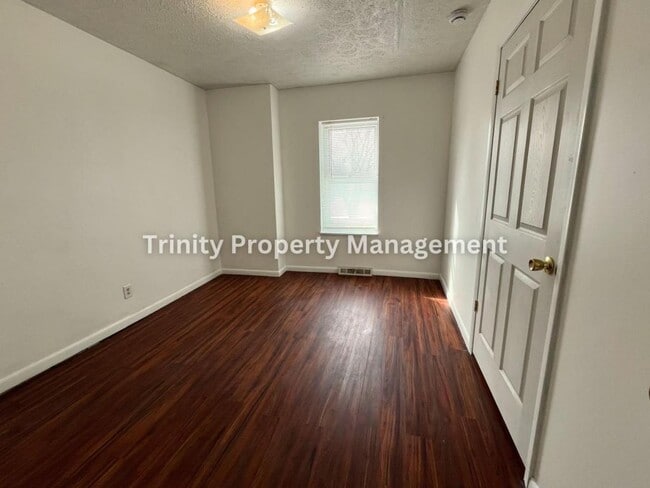 Building Photo - 53 Marion St