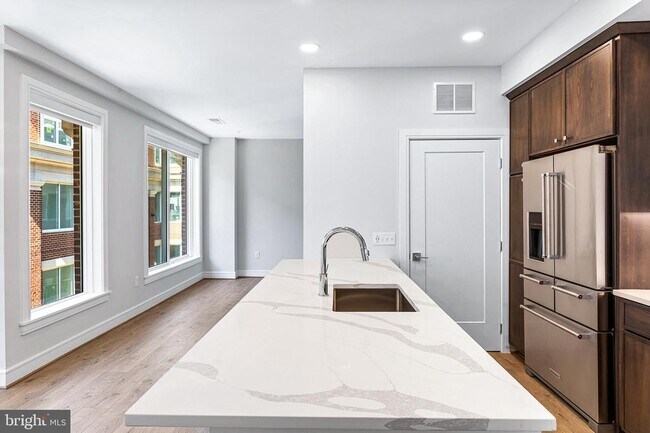 Building Photo - 635 Slaters Ln