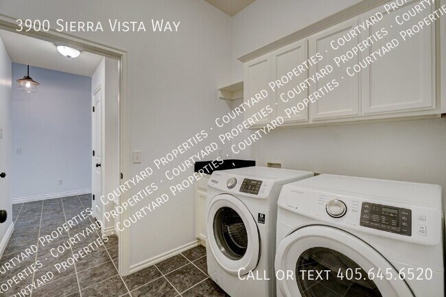 Building Photo - 3900 Sierra Vista Way