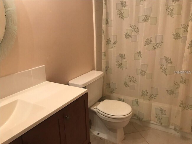 Building Photo - 4559 Lakeway Dr
