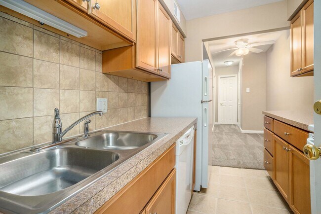Building Photo - Almont Terrace Apartments