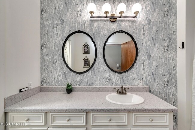 Building Photo - 1998 MS-16