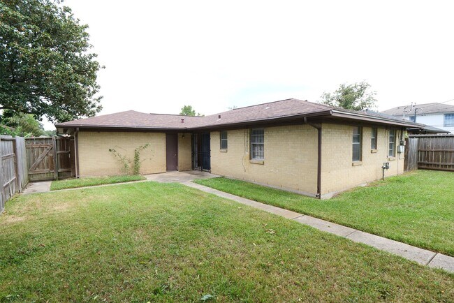 Building Photo - 6118 Rietta St