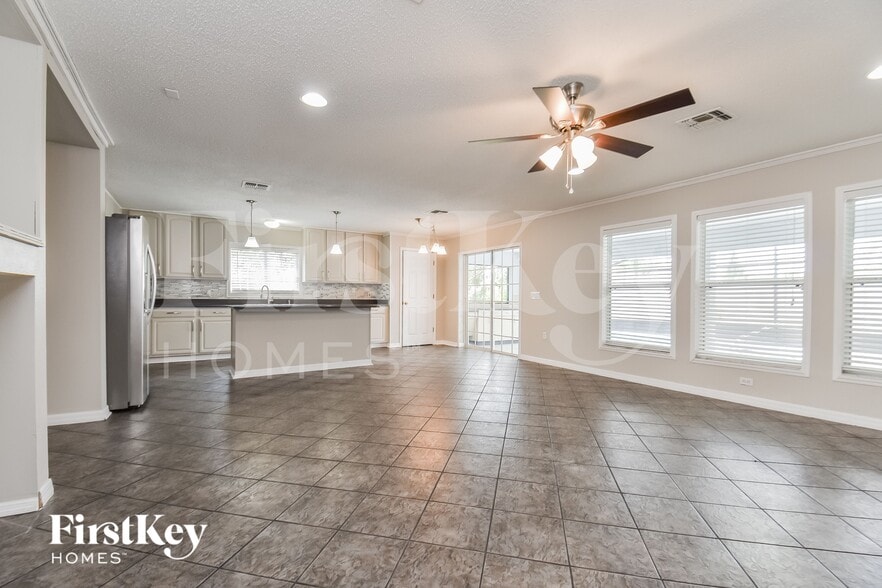 Building Photo - 458 Rona Ln