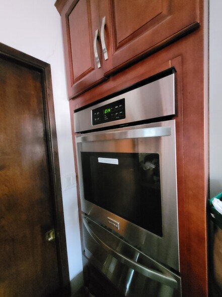 Building Photo - 10528 Ayres Ave