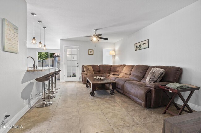 Building Photo - 5302 E Kelton Ln