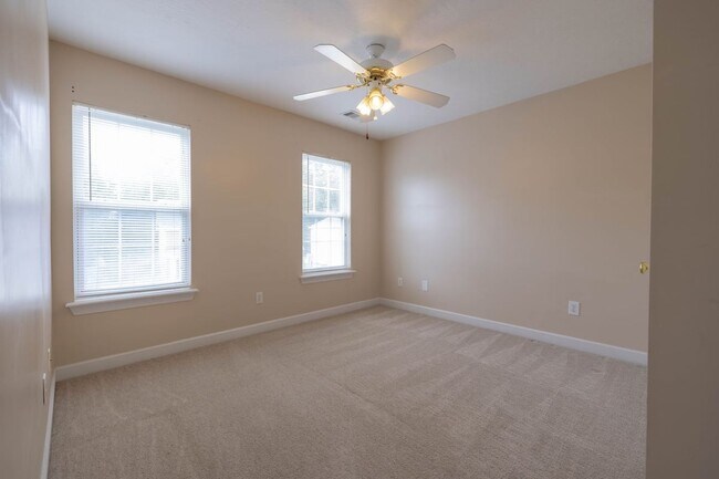 Building Photo - 4525 Glastonbury Dr