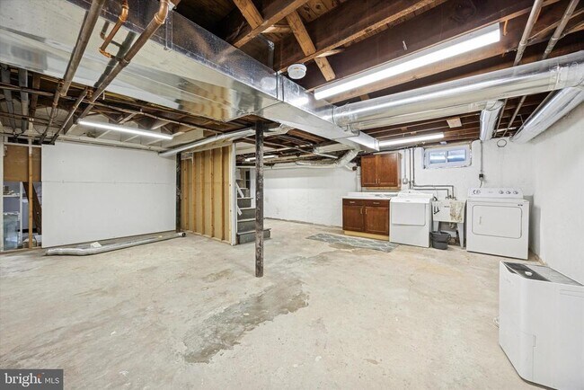 Building Photo - 703 N Providence Rd