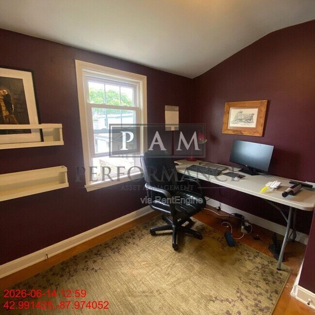 Building Photo - 2922 S 48th St