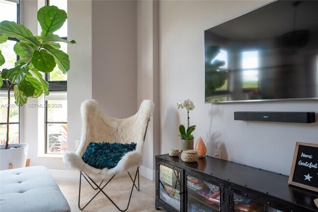 Building Photo - 1650 Galiano St