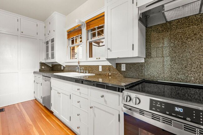 Building Photo - 5343 SE 44th Ave