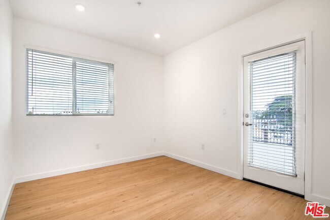 Building Photo - 14333 Sylvan St