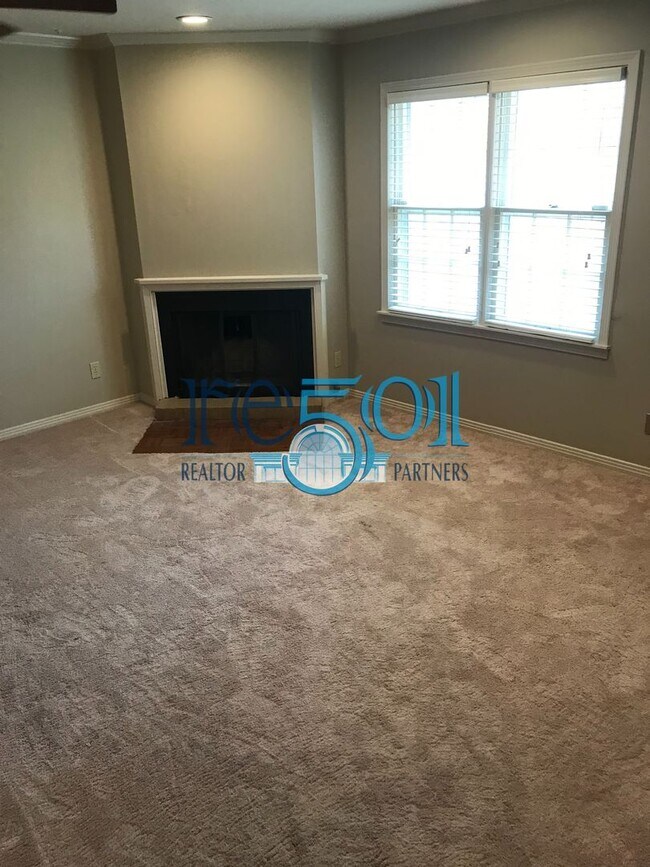 Building Photo - Pleasant Valley Condo
