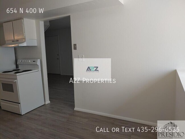 Building Photo - 654 N 400 W St