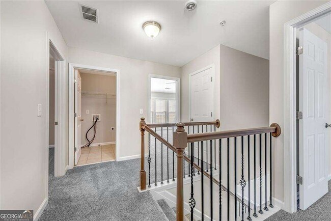 Building Photo - 268 Balaban Cir