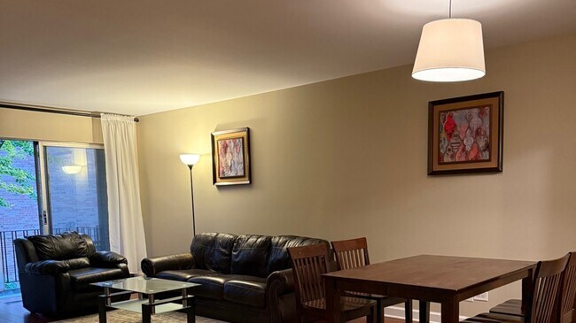 Building Photo - 6961 N Oakley Ave