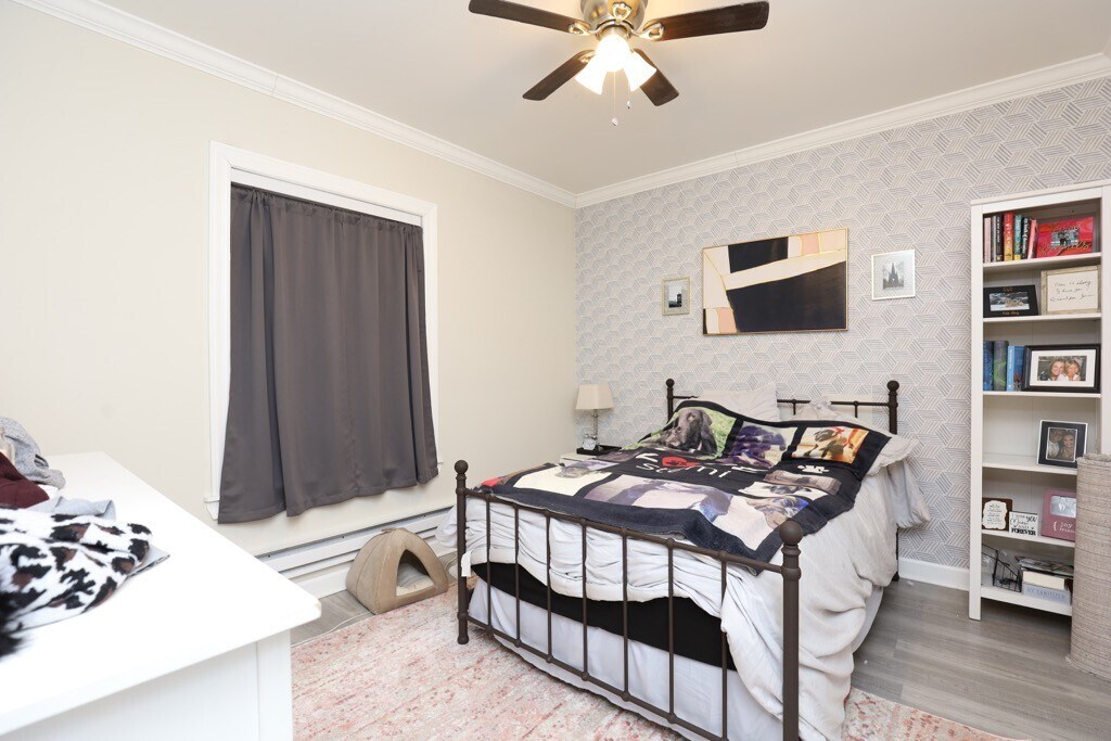 Building Photo - 648 W Roscoe St