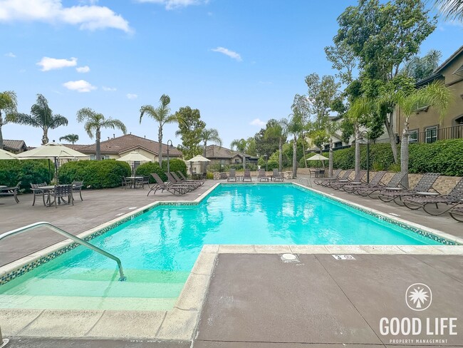 Building Photo - Welcoming 2B/2BA Condo with Balcony, In-Unit Laundry and Pool Access.