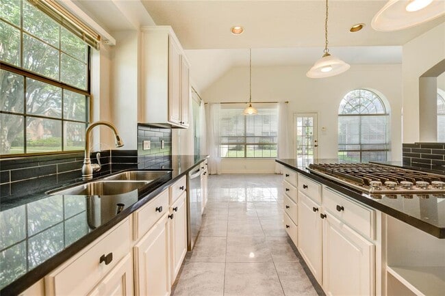 Building Photo - 8803 Memorial Creek Dr