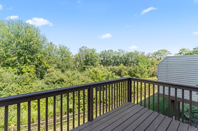 Building Photo - 601 Larson Dr