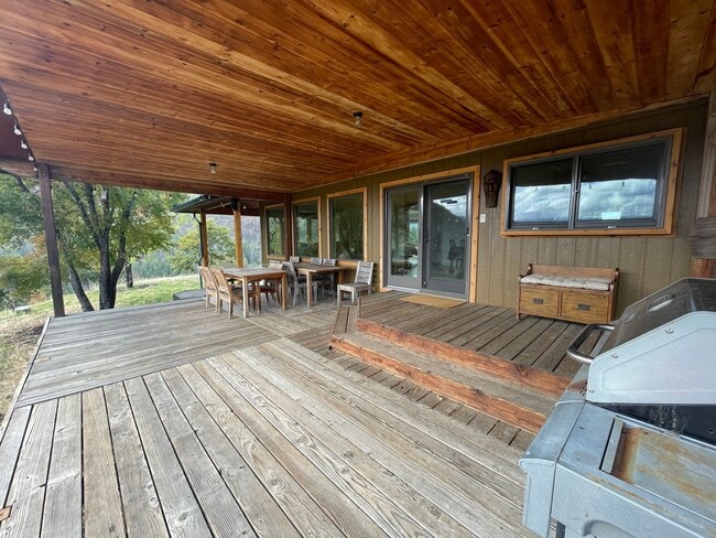 Building Photo - Rural 3 Bedroom, 2 Bath - Ruch & Applegate River Area