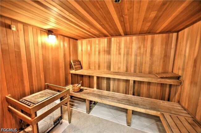 Building Photo - 2090 W First St