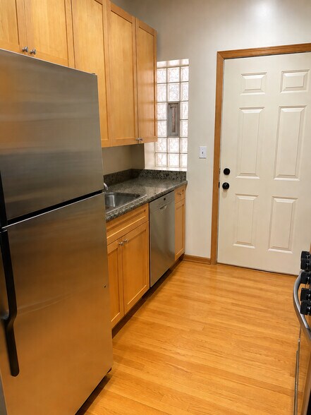 Building Photo - 5206 S Drexel Ave