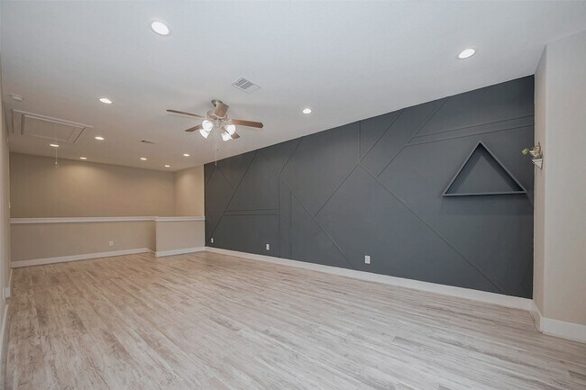 Building Photo - 10014 Granary Dr