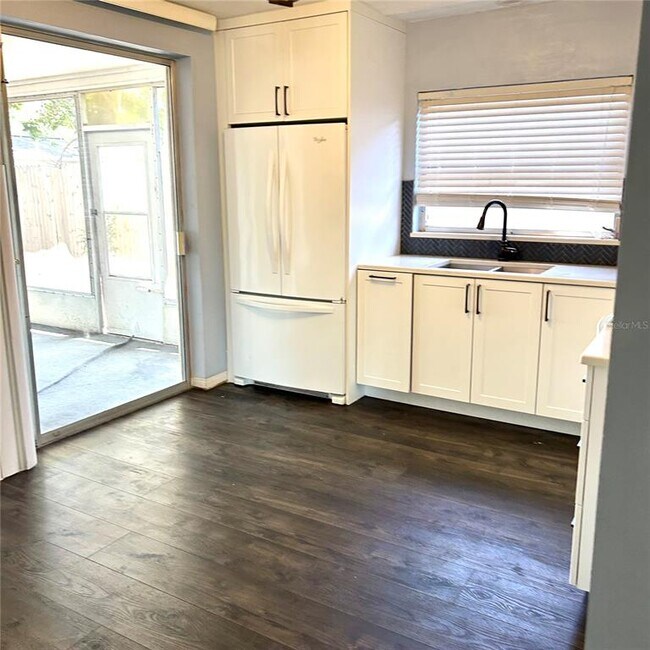 Building Photo - 2152 Greenbriar Blvd